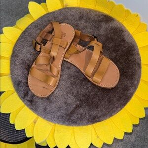 BONPOINT
Size 2.5 EURO 34
Caina 2-Strap Buckled Leather Sandals, Honey